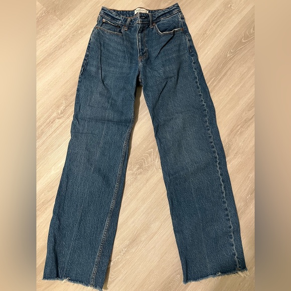 Abercrombie The 90s Relaxed Jean High Rise - Picture 1 of 3